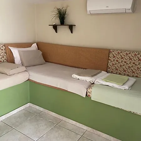 Small Garden Apartmán