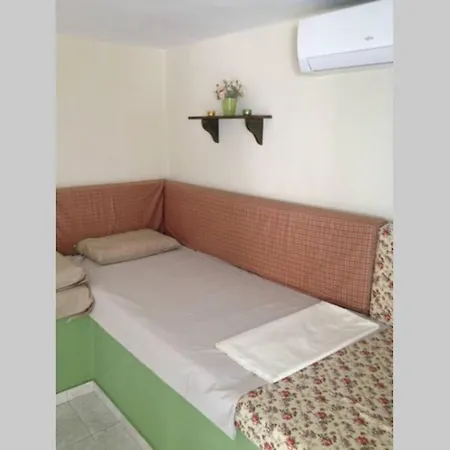 Small Garden アパート カヴァラ